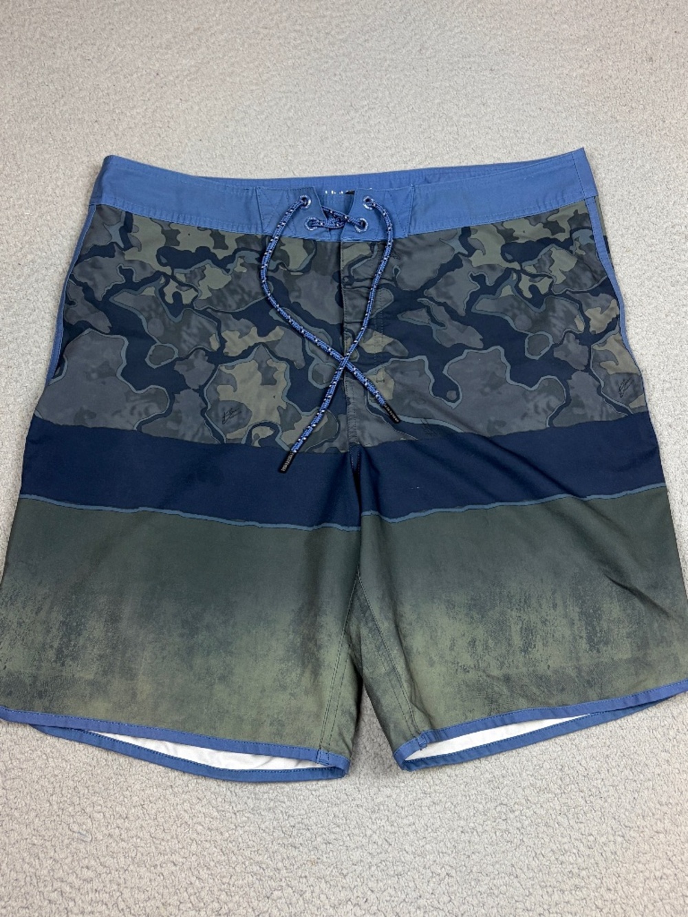 Huk Swim Shorts Men's Size 38 Blue Camouflage Unlined Drawstring Pockets Fishing